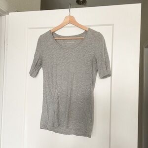 Everlane grey t shirt